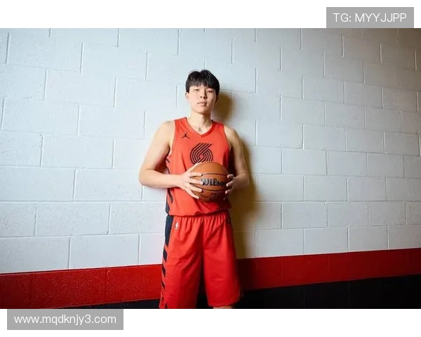 杨瀚森内线强势单打艾顿转身强起造犯规展现国产中锋硬实力